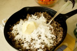 Овощное рагу с мясным фаршем и баклажанами в духовке