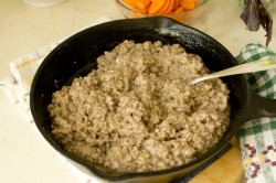 Овощное рагу с мясным фаршем и баклажанами в духовке