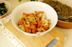 Овощное рагу с мясным фаршем и баклажанами в духовке