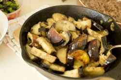 Овощное рагу с мясным фаршем и баклажанами в духовке