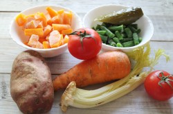 Овощное рагу с фасолью стручковой - шаг 1