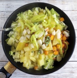 Овощное рагу с капустой