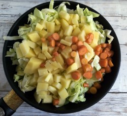 Овощное рагу с капустой