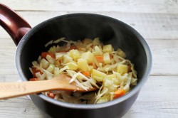 название картинки Овощное рагу с курицей с капустой и картошкой