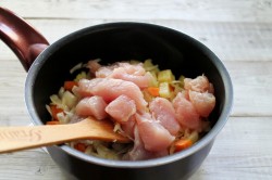 название картинки Овощное рагу с курицей с капустой и картошкой