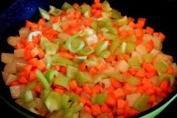 Овощное рагу с тушеной курицей кабачками и картошкой