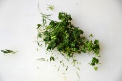 Салат из свежих огурцов и помидоров с моцареллой