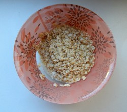 Овсянка в микроволновке на молоке