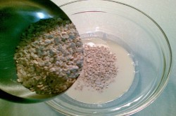 Овсяные блины с чесноком - шаг 4 Овсяные блины с чесноком - шаг 4