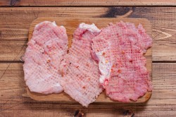 название картинки Мясные пальчики из свинины на сковороде