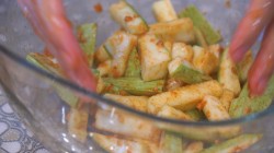 Острые палочки из кабачков в хрустящем кляре - шаг 3 Острые палочки из кабачков в хрустящем кляре - шаг 3