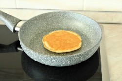 Панкейки без соды и разрыхлителя - шаг 13