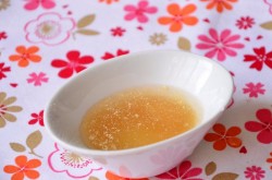 Панна-котта со сгущенным молоком и клубничным конфитюром