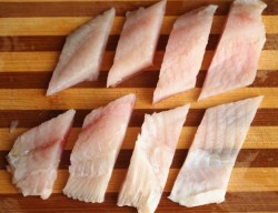 название картинки Паровая тилапия с помидорами черри и салатным миксом