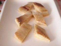 название картинки Паровая тилапия с помидорами черри и салатным миксом