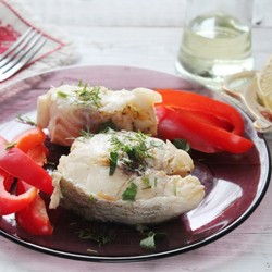 Паровая треска с луком