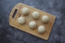 название картинки Паровые булочки бао с рыбной котлетой и салатом из спаржи