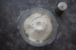 название картинки Паровые булочки бао с рыбной котлетой и салатом из спаржи