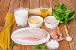 Паста фетучини с курицей в сливочном соусе