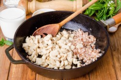 Паста фетучини с курицей в сливочном соусе