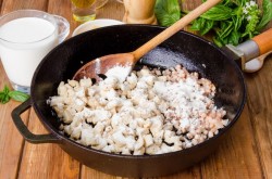 Паста фетучини с курицей в сливочном соусе