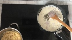 название картинки Паста карбонара с беконом и сливками классическая