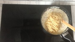 название картинки Паста карбонара с беконом и сливками классическая