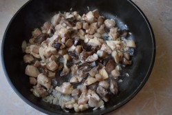 название картинки Паста фетучини курица с грибами в сливочном соусе