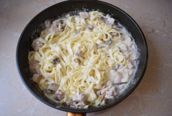 название картинки Паста фетучини курица с грибами в сливочном соусе