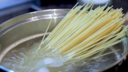 название картинки Паста спагетти с шампиньонами и твердым сыром пармезан