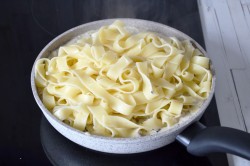 название картинки Паста фетучини с грибами в сливочном соусе