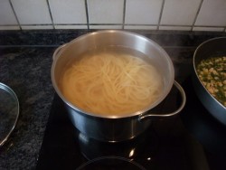 Паста с креветками и зеленым луком - шаг 5