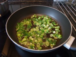 Паста с креветками и зеленым луком - шаг 6