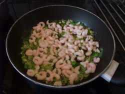 Паста с креветками и зеленым луком - шаг 7