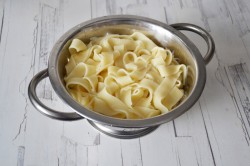 название картинки Паста с куриным филе и беконом