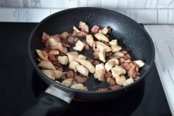 название картинки Паста с куриным филе и беконом