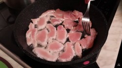 Паста с куриными грудками и помидорами черри