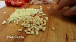 Паста с куриными грудками и помидорами черри