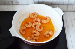 Паста с соусом песто и креветками