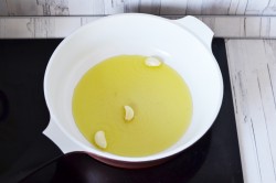 Паста с соусом песто и креветками