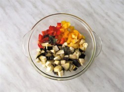 Макароны с запеченными овощами и сыром в духовке