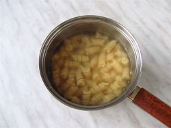 Макароны с запеченными овощами и сыром в духовке