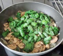 название картинки Паста со шпинатом в сливочном соусе