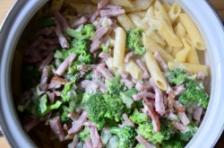 Паста в сливочном соусе с брокколи - шаг 10