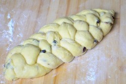 Пасхальная булка с изюмом - шаг 15 Пасхальная булка с изюмом - шаг 15
