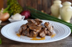 название картинки Печень по строгановски классический