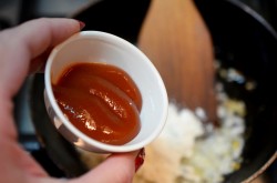 название картинки Печень по строгановски классический