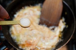 название картинки Печень по строгановски классический