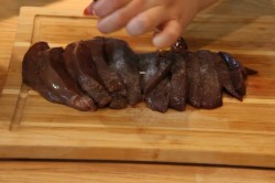 название картинки Печень говядины с луком и яблоками