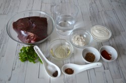 Печень говяжья в сметане на сковороде - шаг 1